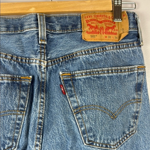 Levi's Classic 501 Button Fly Blue Straight Jeans Classic Fit - Picture 11 of 13